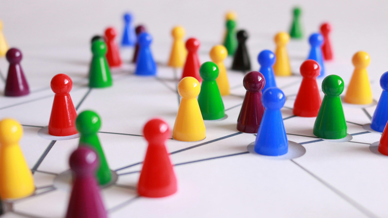 Magazine Soluzione Group - Micro-influencer e community: quando la fiducia batte la fama nel marketing digitale