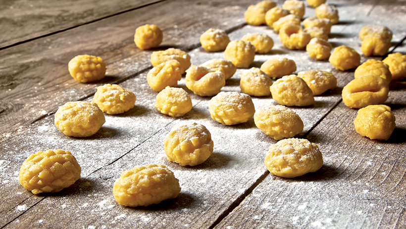 Dopo il successo della campagna per il lancio della linea “mamma emma HAPPY” il brand affida a SG la gestione continuativa dei canali social